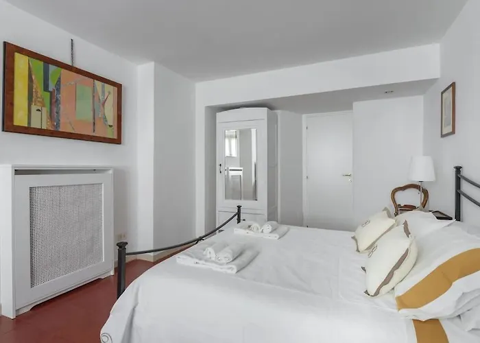 Discover The Pantheon From The Berardi Flat 로마