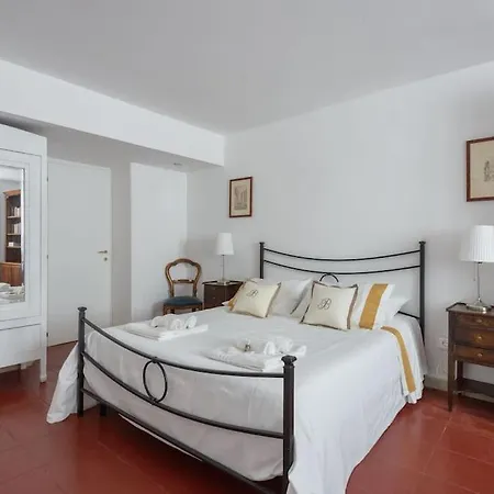 Discover The Pantheon From The Berardi Flat